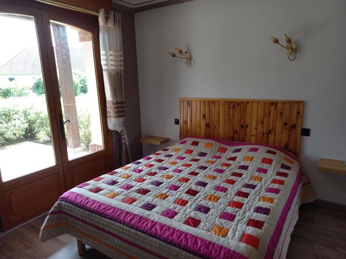 Image No.8-6 Bed House for sale