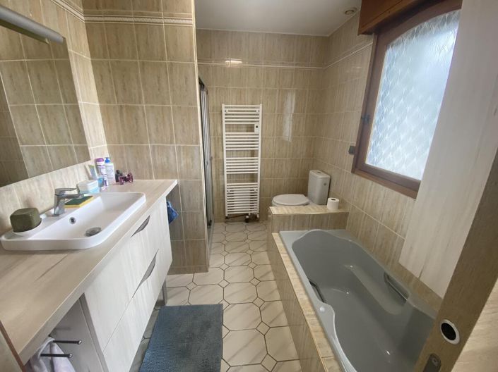 Image No.9-6 Bed House for sale