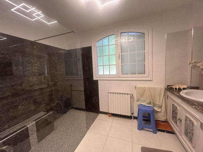 Image No.12-Propriété de 4 chambres à vendre à Estivareilles