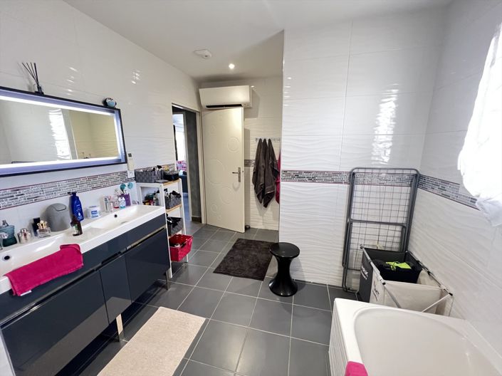 Image No.7-4 Bed House for sale