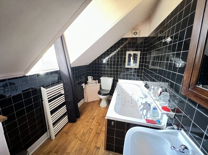 Image No.9-3 Bed House for sale