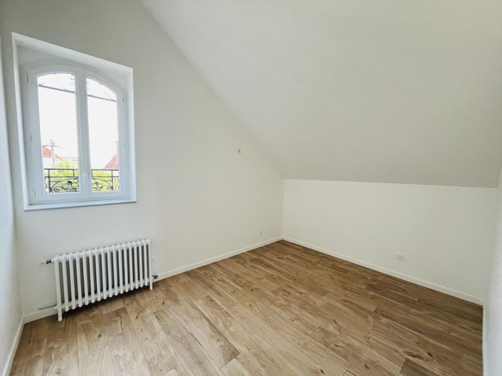 Image No.9-4 Bed House for sale
