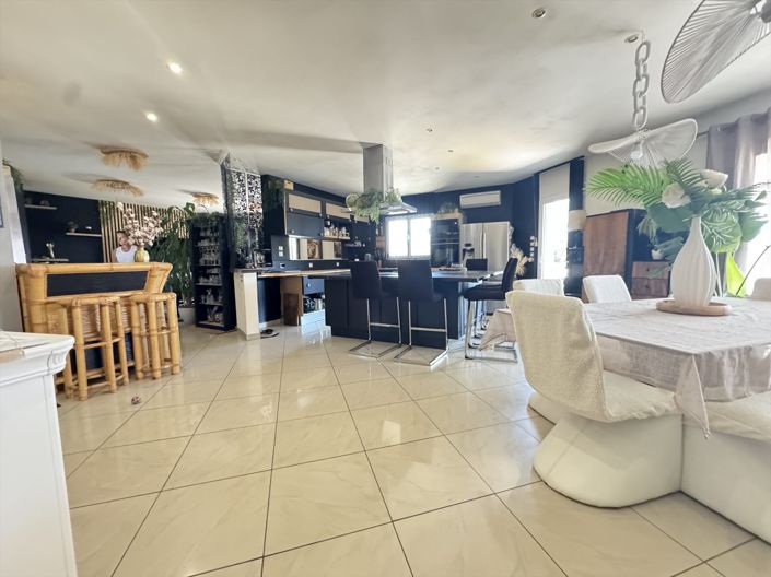 Image No.7-4 Bed House for sale