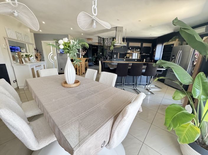 Image No.8-4 Bed House for sale