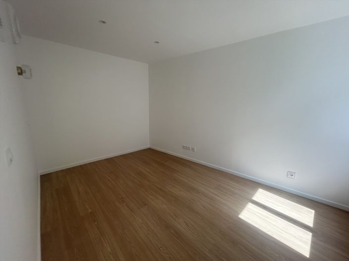 Image No.4-2 Bed House for sale