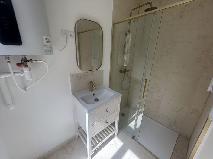 Image No.5-2 Bed House for sale