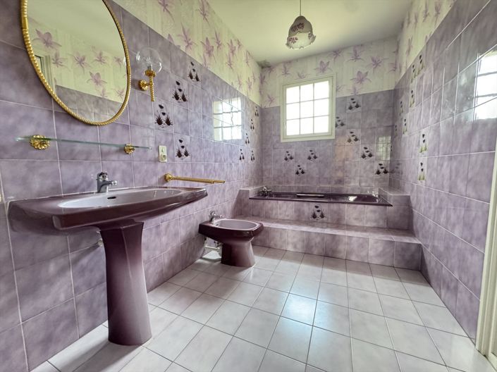 Image No.8-4 Bed House for sale