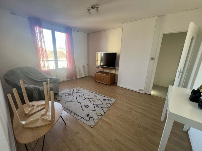 Image No.2-Appartement de 2 chambres à vendre à Montluçon