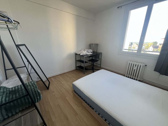 Image No.4-Appartement de 2 chambres à vendre à Montluçon