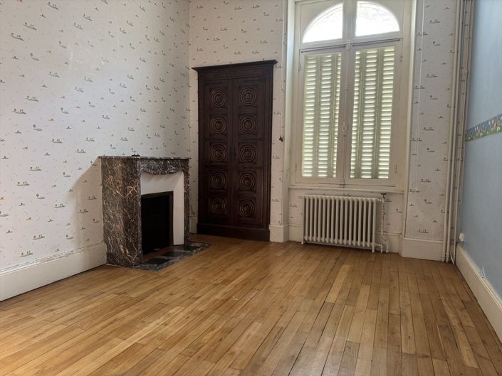 Image No.5-10 Bed House for sale