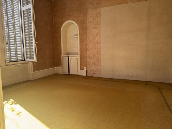 Image No.6-10 Bed House for sale