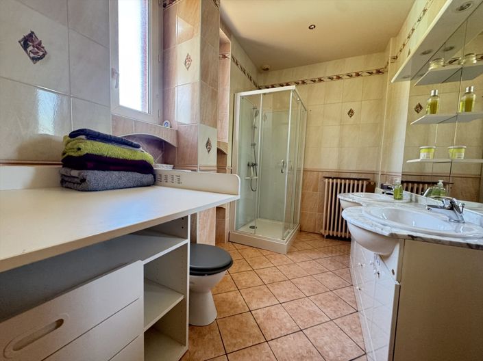Image No.8-3 Bed House for sale