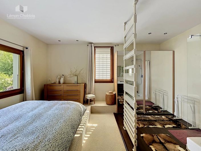 Image No.8-6 Bed House for sale