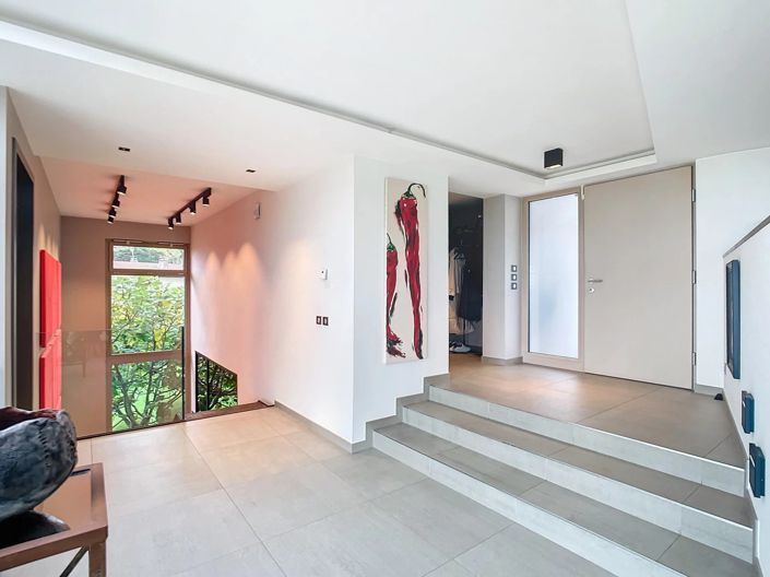 Image No.3-3 Bed House for sale