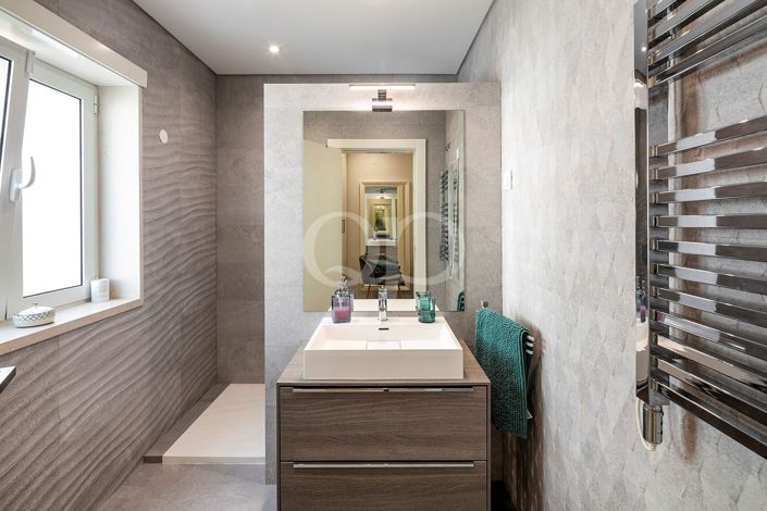 Image No.26-4 Bed House for sale