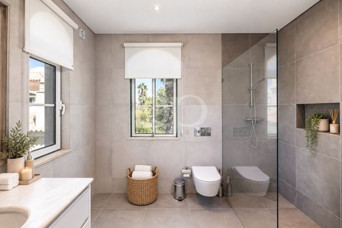 Image No.8-3 Bed House for sale
