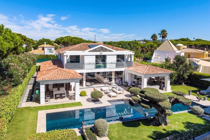 Exceptional Contemporary Villa between Quinta do Lago and Va