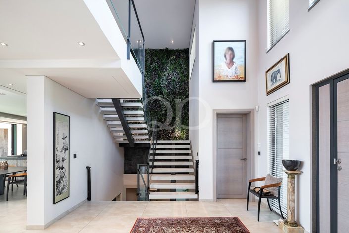 Image No.23-6 Bed House for sale