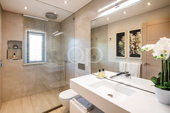 Image No.38-6 Bed House for sale