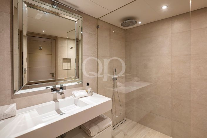 Image No.42-6 Bed House for sale