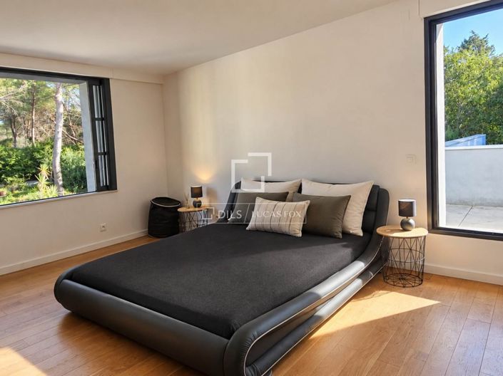 Image No.16-4 Bed House for sale