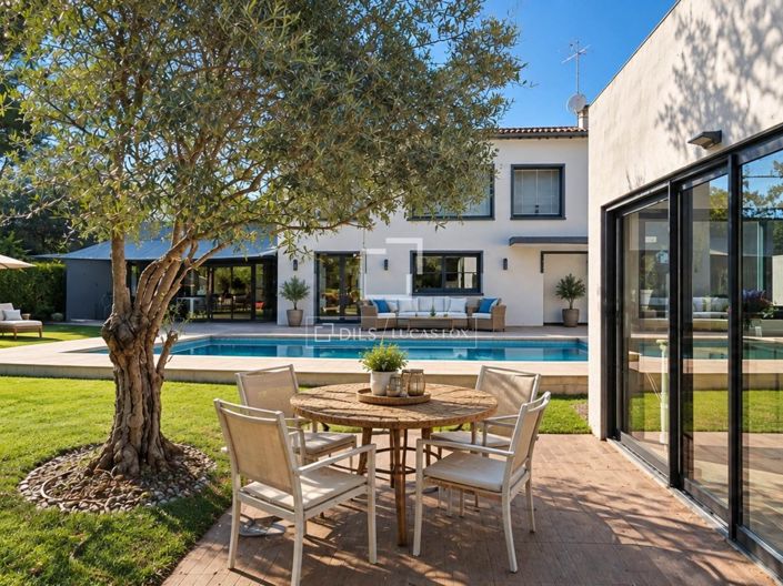 Image No.3-4 Bed House for sale