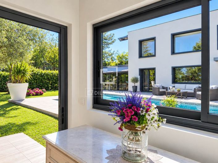 Image No.6-4 Bed House for sale