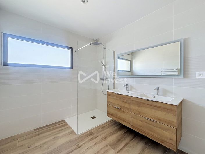 Image No.17-6 Bed House for sale