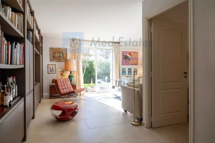 Image No.6-5 Bed House for sale