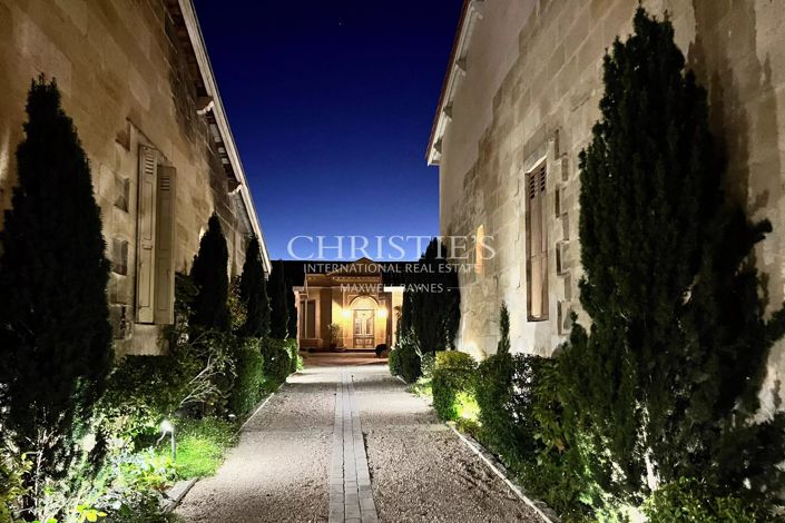 Image No.20-4 Bed House for sale