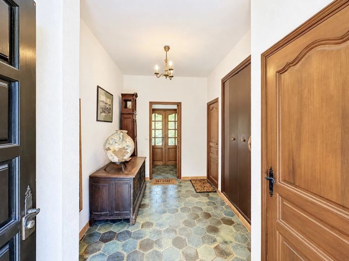 Image No.11-5 Bed House for sale