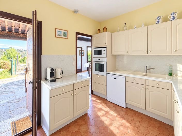 Image No.6-5 Bed House for sale