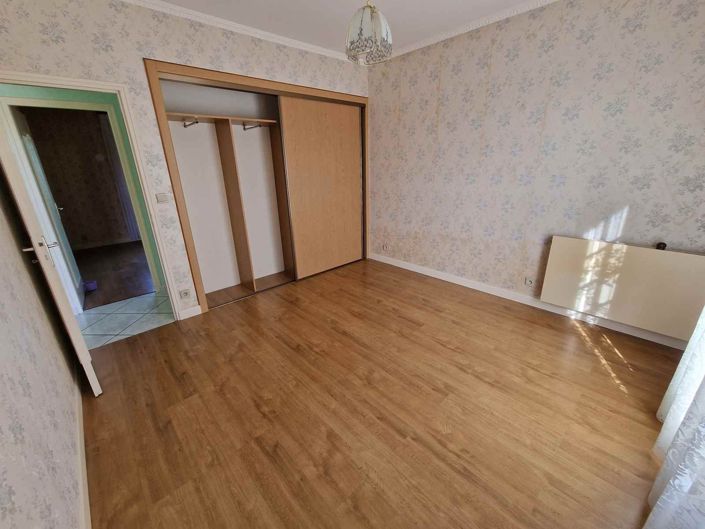 Image No.11-2 Bed House for sale