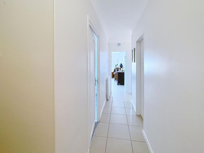 Image No.21-3 Bed House for sale