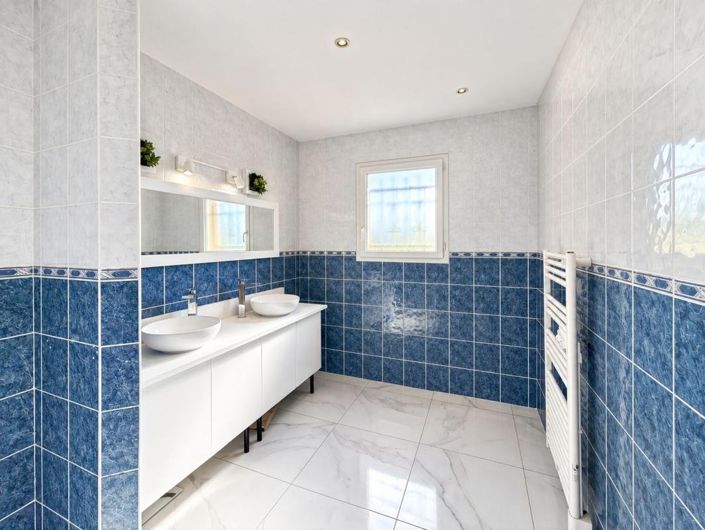 Image No.10-7 Bed House for sale