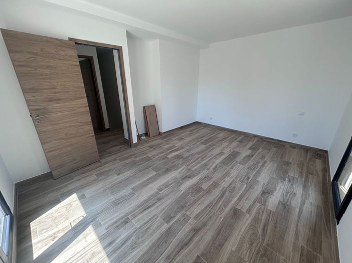 Image No.14-3 Bed House for sale