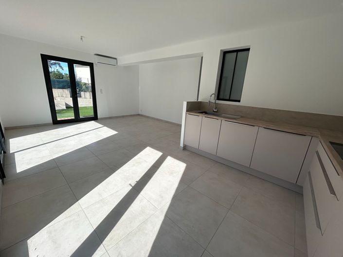 Image No.8-3 Bed House for sale