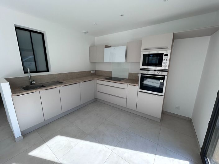 Image No.9-3 Bed House for sale