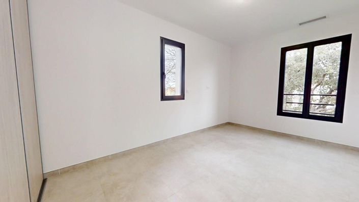 Image No.8-3 Bed House for sale