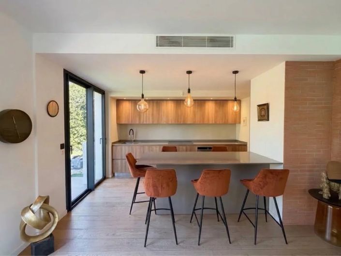 Image No.2-4 Bed House for sale