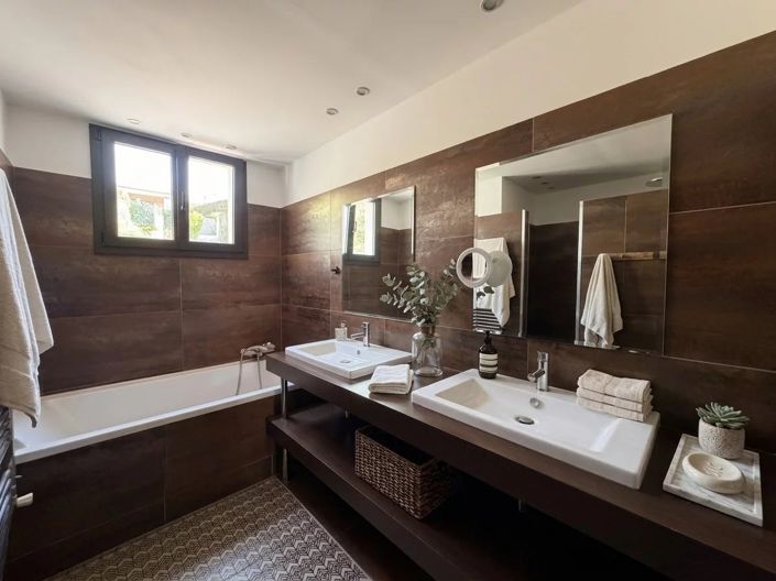 Image No.9-4 Bed House for sale