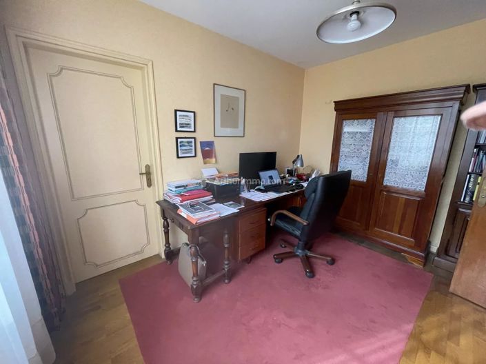 Image No.18-5 Bed House for sale