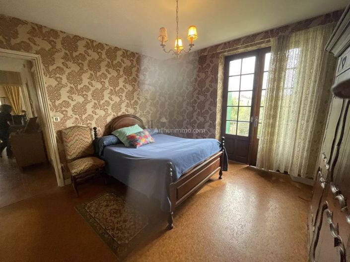 Image No.9-5 Bed House for sale
