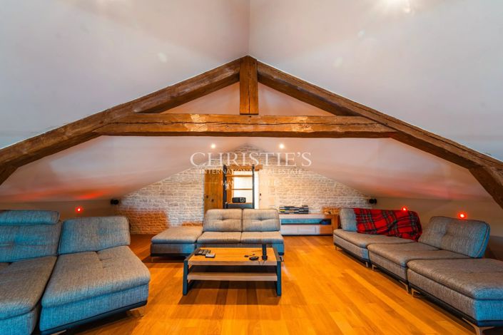 Image No.11-6 Bed House for sale