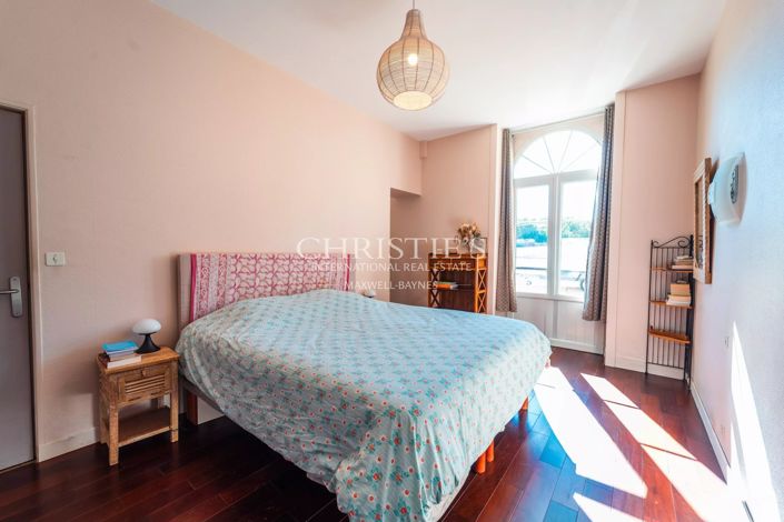 Image No.20-6 Bed House for sale