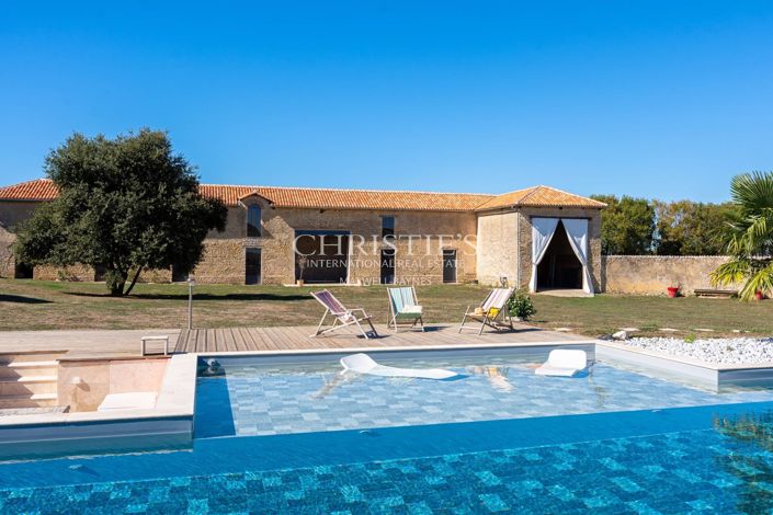 Image No.26-6 Bed House for sale
