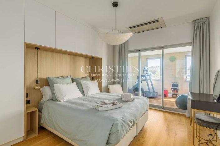 Image No.26-5 Bed House for sale