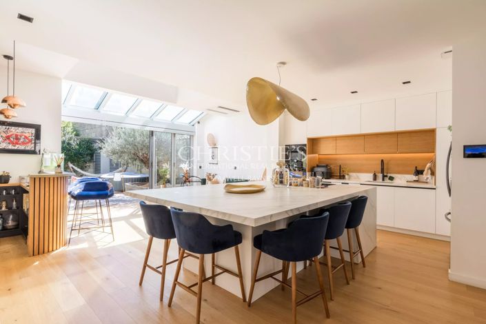 Image No.6-5 Bed House for sale