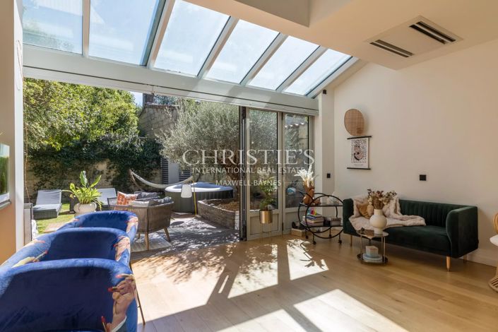 Image No.9-5 Bed House for sale