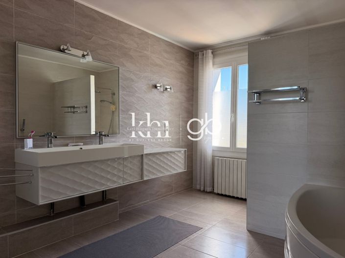 Image No.10-5 Bed House for sale